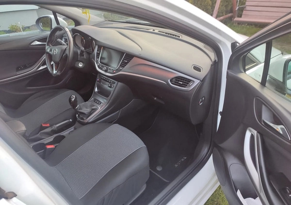 Opel Astra cena 41500 przebieg: 172000, rok produkcji 2018 z Kielce małe 742